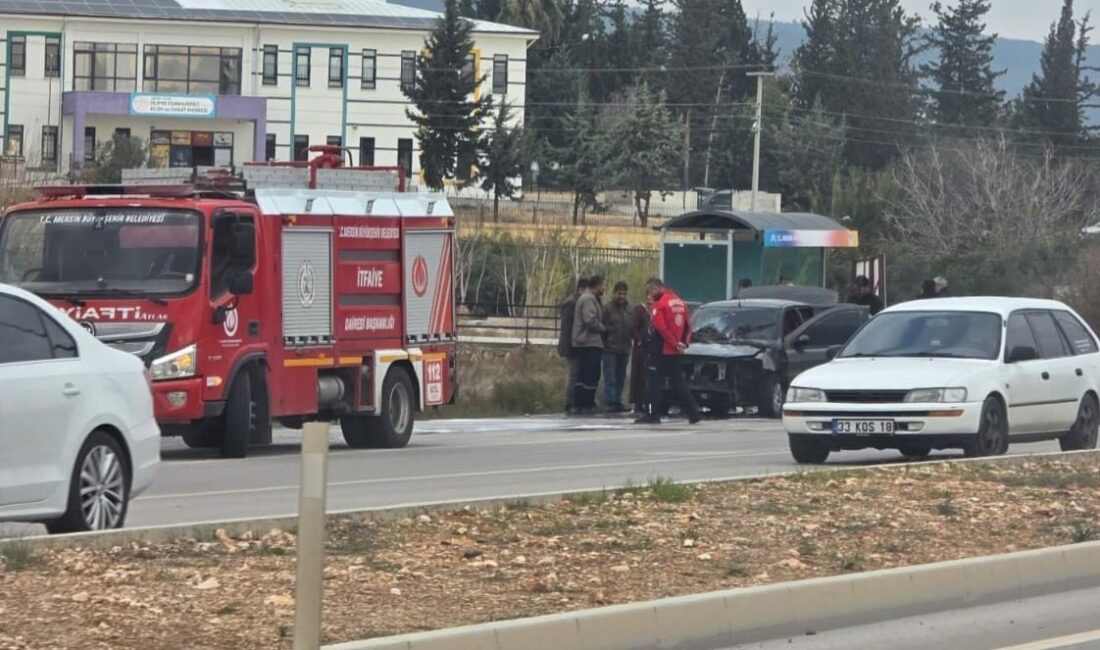 Mersin’in Silifke ilçesinde seyir halinde alev alarak yanan araç itfaiye