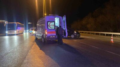 Çorum’da otomobil ile hafif ticari aracın çarpıştığı kazada 3’ü çocuk