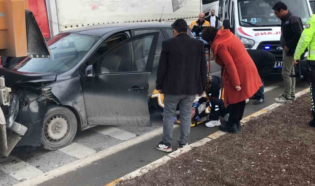 Konya’nın Ereğli ilçesinde otomobilin kırmızı ışıkta bekleyen tıra arkadan çarpması