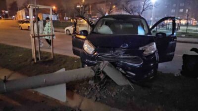 Edirne’de kontrolden çıkan otomobilin refüje çıktığı kaza, bir iş yerinin