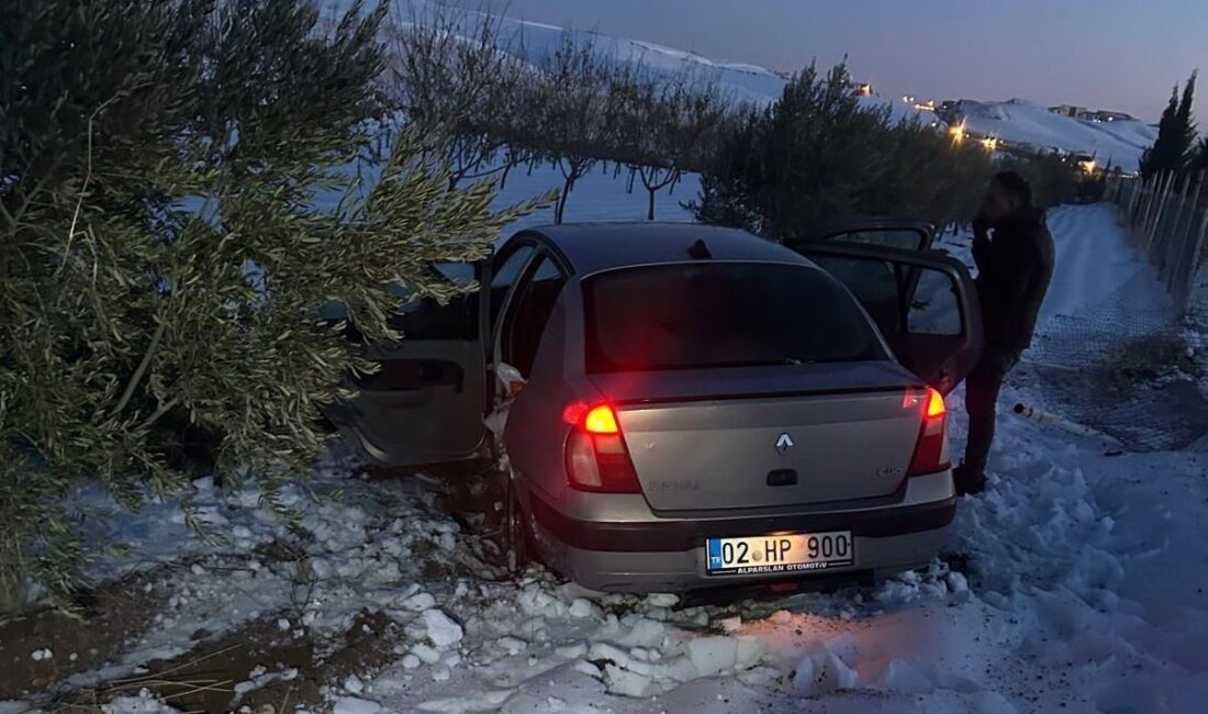 Adıyaman’da, sürücüsünün direksiyon hakimiyetini kaybettiği otomobilin şarampole girmesi sonucu 2