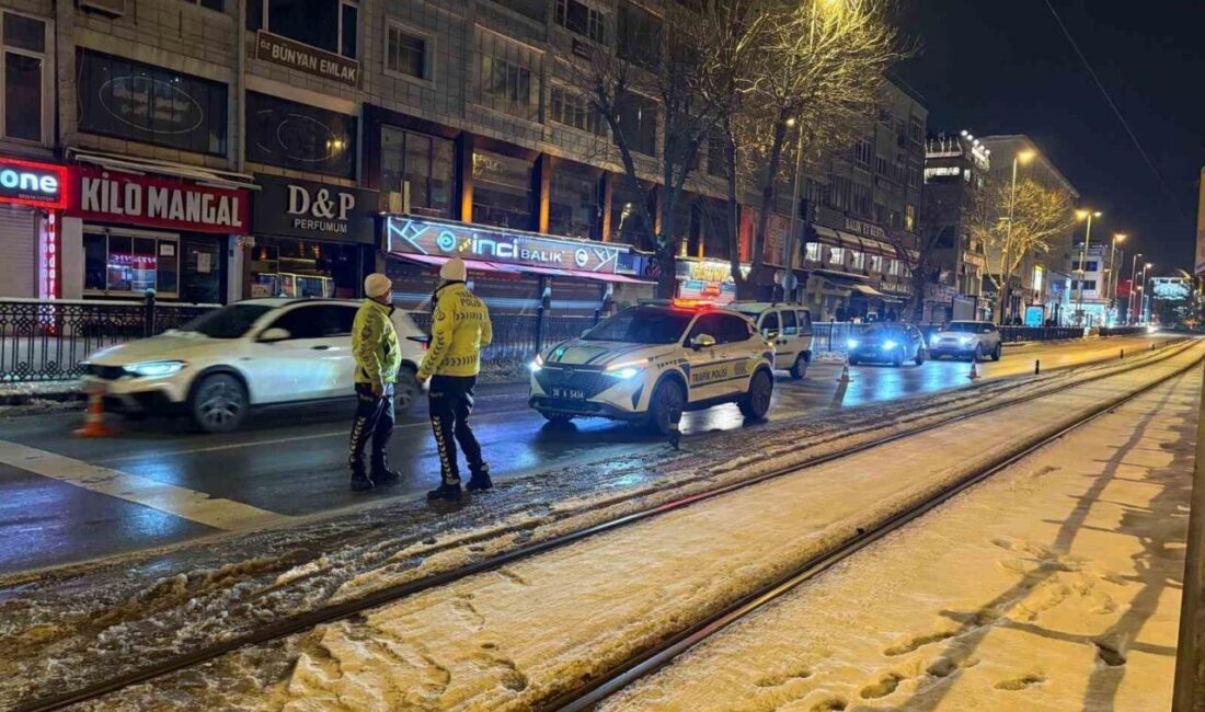 Kayseri’nin Melikgazi ilçesinde otomobilin yayaya çarptığı trafik kazasında, yaya ağır