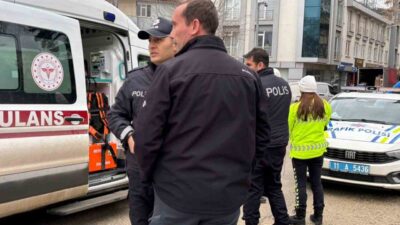 Bilecik’te seyir halindeki motosikletli, otoparktan aniden yola çıkan otomobile çarpmamak