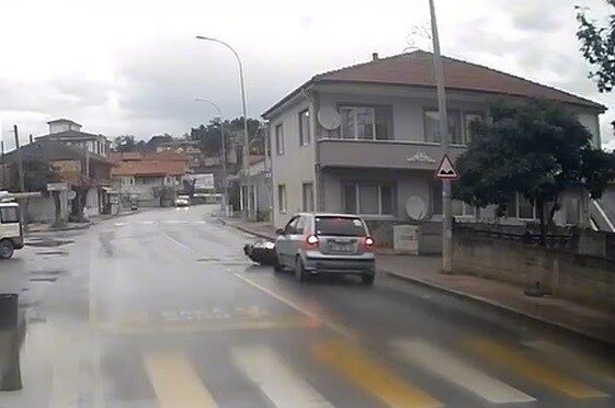 Sakarya’nın Serdivan ilçesinde otomobilin çarpması neticesinde meydana gelen trafik kazasında