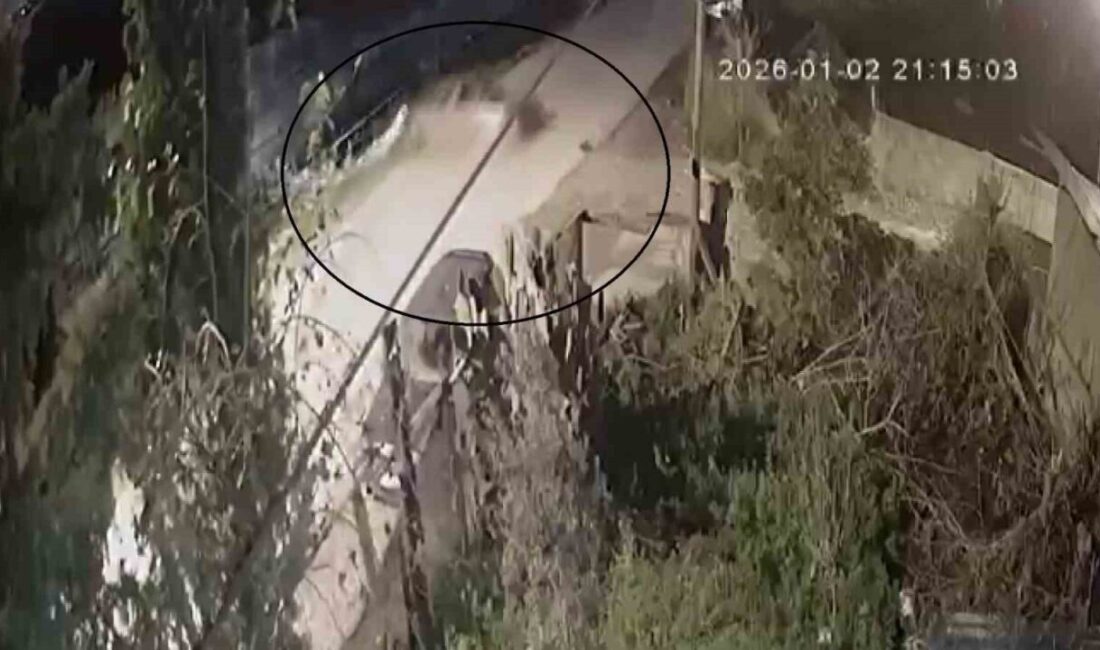 Hatay’da sürücüsünün direksiyon hakimiyetini kaybetmesiyle su kanalına uçan otomobildeki 3