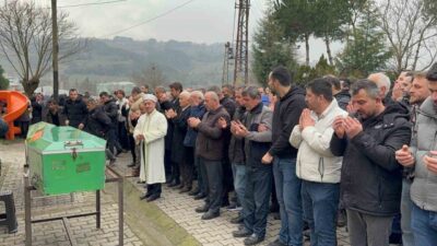 Zonguldak’ın Ereğli ilçesinde kavşaktan dönen tıra arkadan çarpan otomobilde hayatını