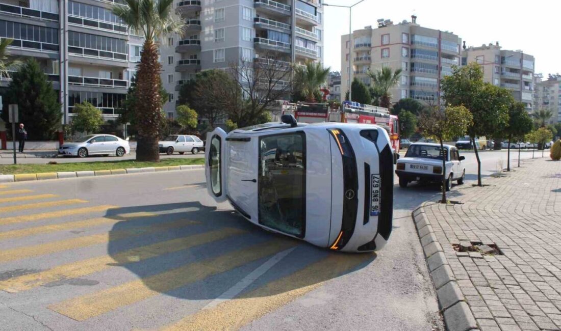Aydın’ın Efeler ilçesinde kavşakta iki aracın çarpışması sonucu meydana gelen