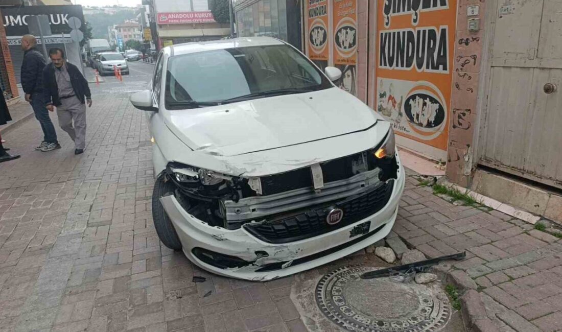 Antalya’nın Manavgat ilçesinde otomobil ile motosikletin çarpışması sonucu meydana gelen