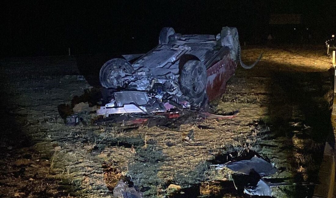 Konya’nın Beyşehir ilçesinde 2 otomobilin çarpışması sonucu meydana gelen trafik