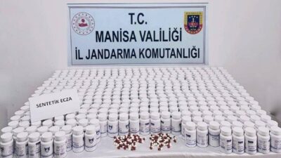 Manisa’da jandarmanın yılbaşı emniyet tedbirleri kapsamında otoyolda durdurduğu araçta binlerce