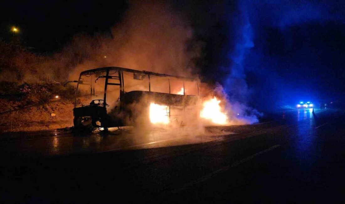 Adana’nın Pozantı ilçesinde içerisinde 39 yolcusu bulunan otobüs alev alev