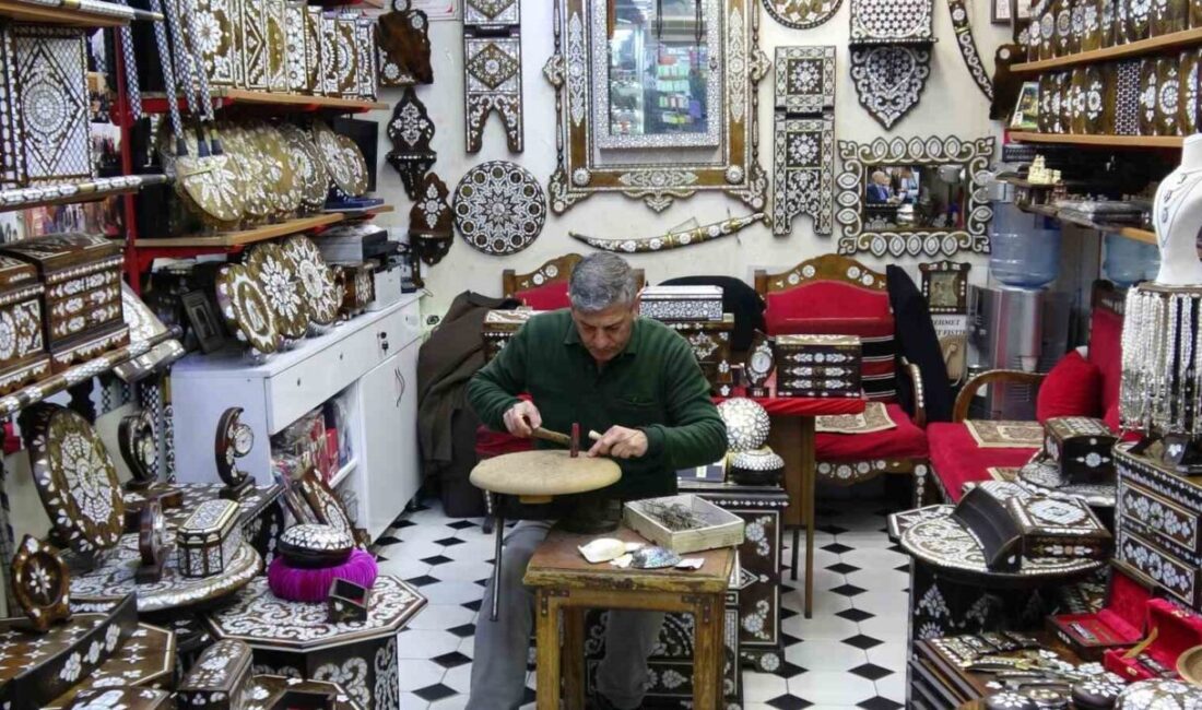 Gaziantepli sedef kakma ustası Mehmet Bülent Fıstıkçı, ’Yaşayan İnsan Hazineleri