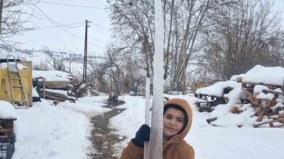 Elazığ’ın Palu ilçesinde oluşan buz sarkıtları görenleri hayrete düşürdü. Elazığ’da