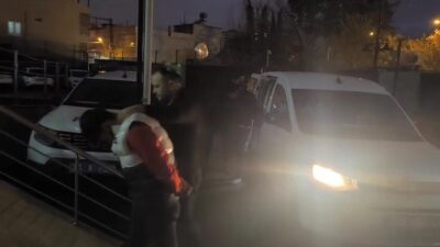 Adana’da kokladıktan sonra parfümleri çalan iki kişi adli kontrol şartıyla