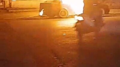 Kocaeli’nin Gölcük ilçesinde park halindeki otomobilde çıkan yangın itfaiye ekiplerince