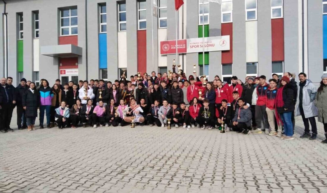 Kütahya’nın Pazarlar ilçesinde sporun merkezi haline gelen Pazarlar Spor Lisesi,