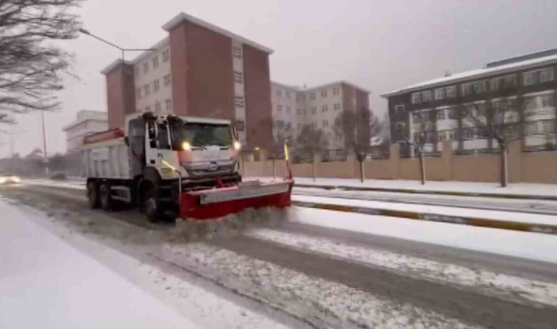 İstanbul’da dün gece saatlerinden bu yana süren kar yağışı, özellikle