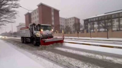 İstanbul’da dün gece saatlerinden bu yana süren kar yağışı, özellikle