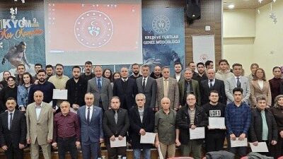 Erzurum Gençlik ve Spor İl Müdürü Levent Çakmur, personeli onurlandırmaya