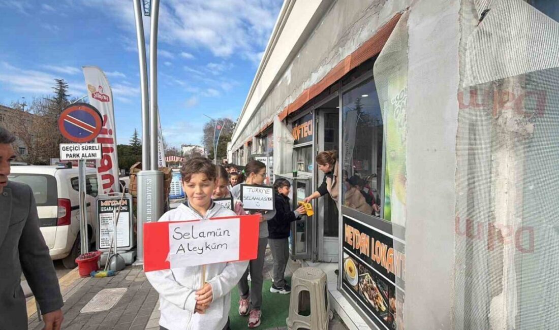 Kırklareli’nin Pınarhisar ilçesinde öğrenciler, toplumsal iletişimi ve karşılıklı nezaketi güçlendirmek