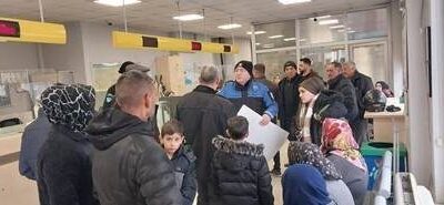 Eskişehir’de polis ekipleri, dolandırıcılık olaylarıyla ilgili vatandaşlara yüz yüze bilgilendirmede