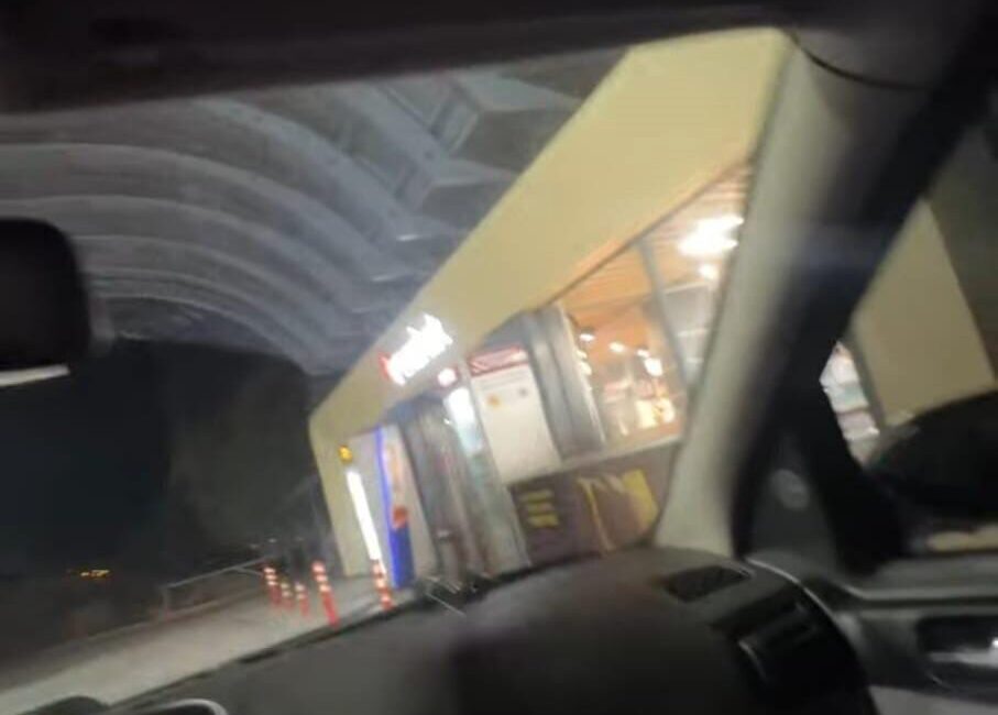 Çanakkale’nin Ezine ilçesinde sosyal medyada polislere hakaret içerikli paylaşımları nedeniyle