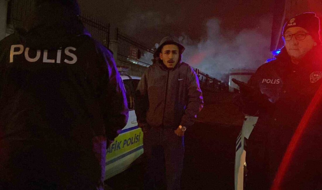 Burdur’da uygulama yapan polis ekiplerini gören sürücü, kamyonetini kaldırıma park