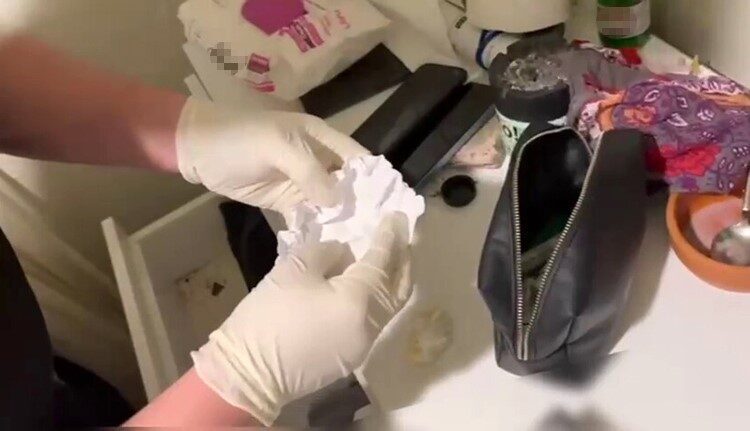 Sakarya’nın Erenler ve Serdivan ilçelerinde polis ekiplerince gerçekleştirilen uyuşturucu operasyonunda