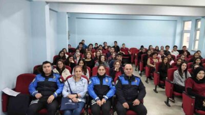 Afyonkarahisar’da polis tarafından lise öğrencilerine yönelik meslek tanıtımı yapılıp güvenli