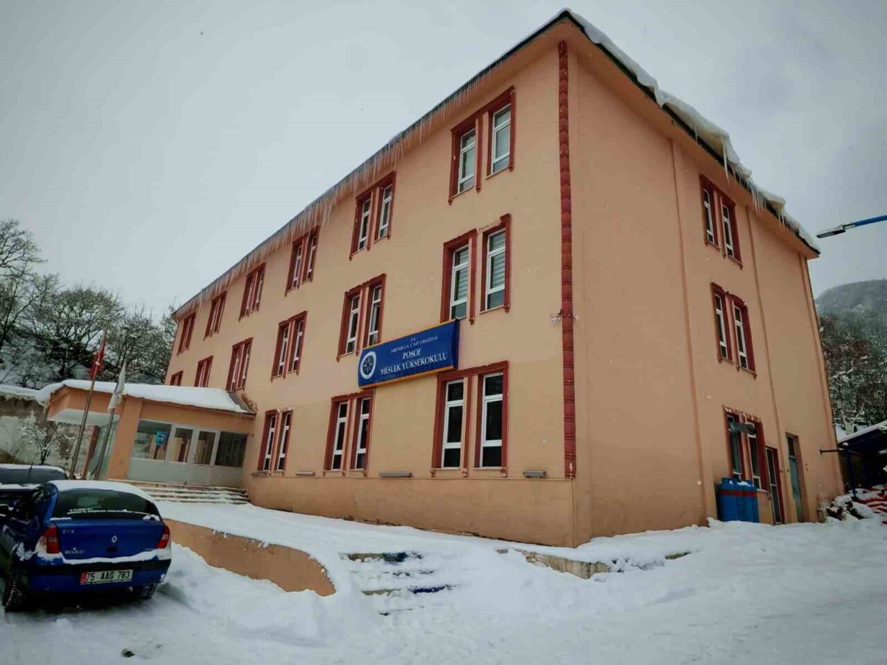 Posof MYO müdürlüğüne Öğr. Gör. Temel İbrahim Oğuzhan Gökgöz atandı.