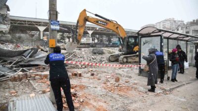 Pursaklar Belediyesi Zabıta Müdürlüğü ekipleri, ilçe genelinde denetimlerini aralıksız sürdürüyor.