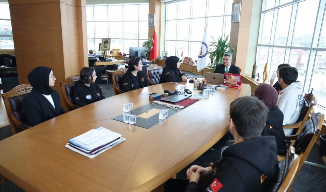 Kütahya Dumlupınar Üniversitesi (DPÜ) Rektörü Prof. Dr. Süleyman Kızıltoprak, üniversite