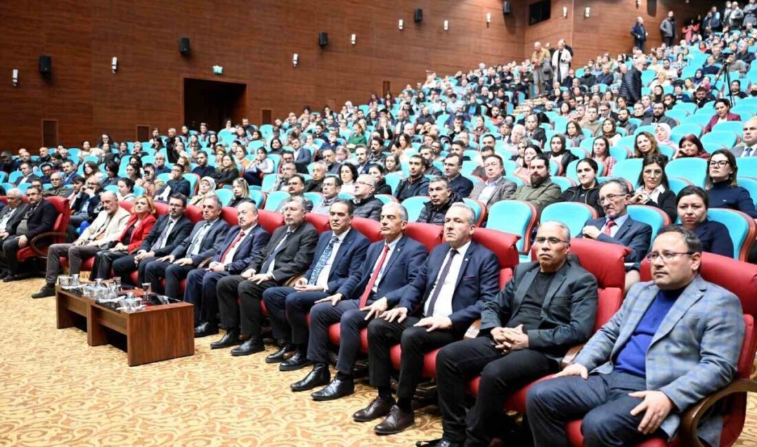 Uşak Üniversitesi Rektörü Prof. Dr. Ahmet Demir, göreve başlamasının ardından