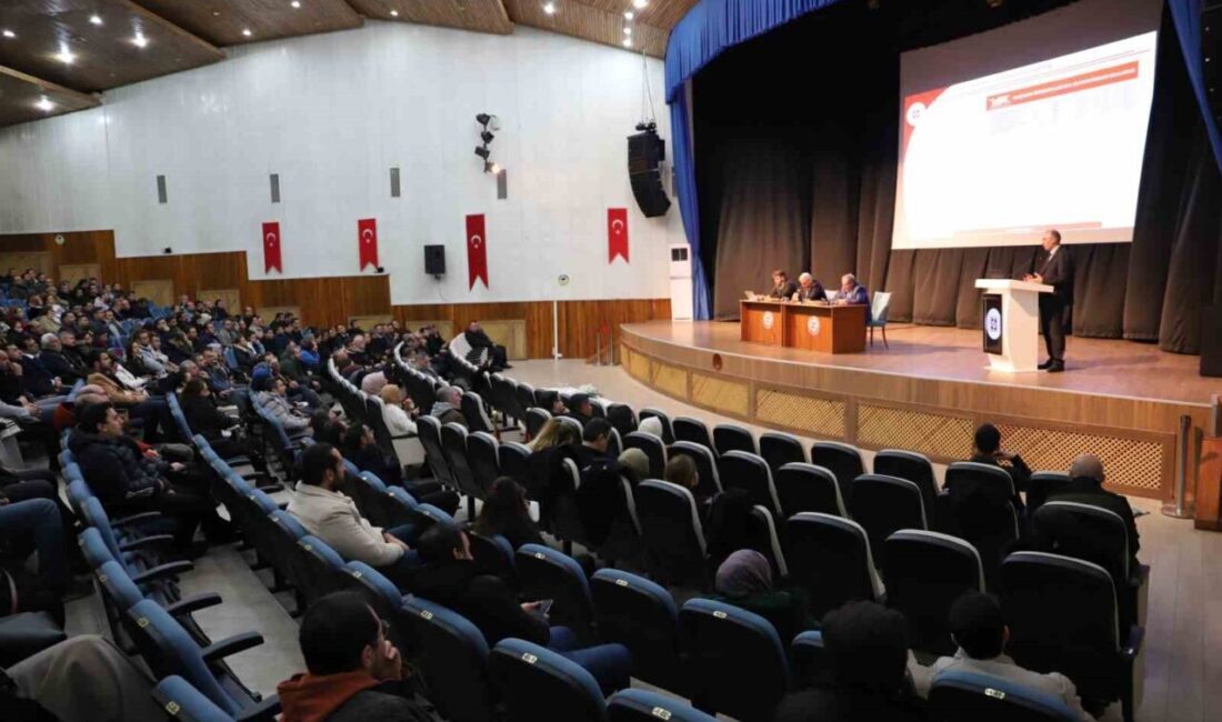 Fırat Üniversitesi Rektörü Prof. Dr. Fahrettin Göktaş, akademik personelle bir