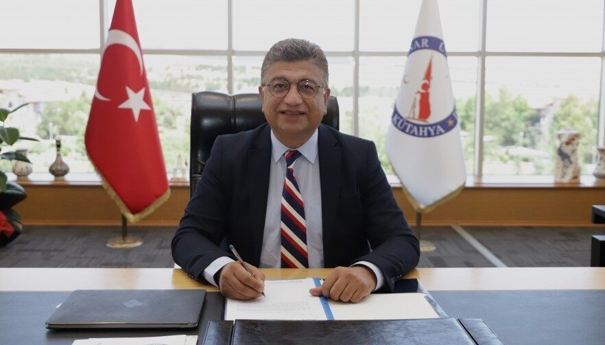 Kütahya Dumlupınar Üniversitesi (DPÜ) Rektörü Prof. Dr. Süleyman Kızıltoprak, Türk