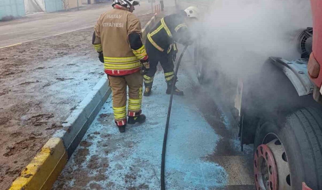Hatay’da tırın motor kısmında çıkan yangın itfaiye ekipleri tarafından büyümeden