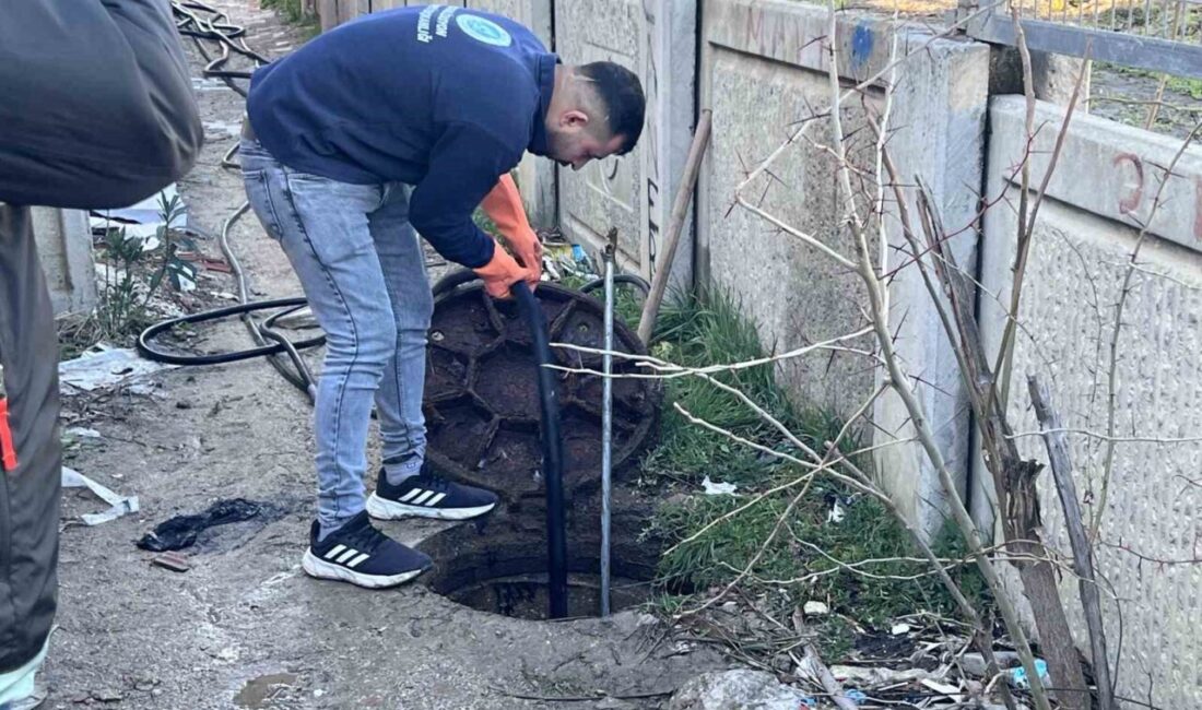 Manisa’nın Yunusemre ilçesi Cumhuriyet Mahallesi’nde bir kadının rögarda bebek cesedi