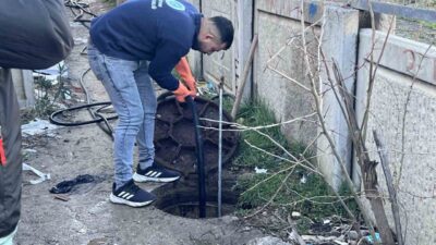 Manisa’nın Yunusemre ilçesi Cumhuriyet Mahallesi’nde bir kadının rögarda bebek cesedi