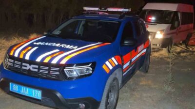 Aksaray’da etkili olan şiddetli rüzgar restoranın çatısını uçurdu. Uçan çatı