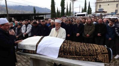 Trabzon’un Ortahisar ilçesinde dün saç ekimi için gittiği estetik merkezinde