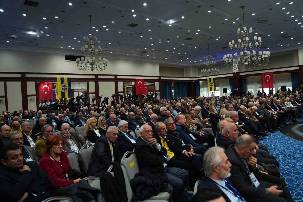 Fenerbahçe Başkanı Sadettin Saran, camianın ihtiyacı olan tek şeyin omuz
