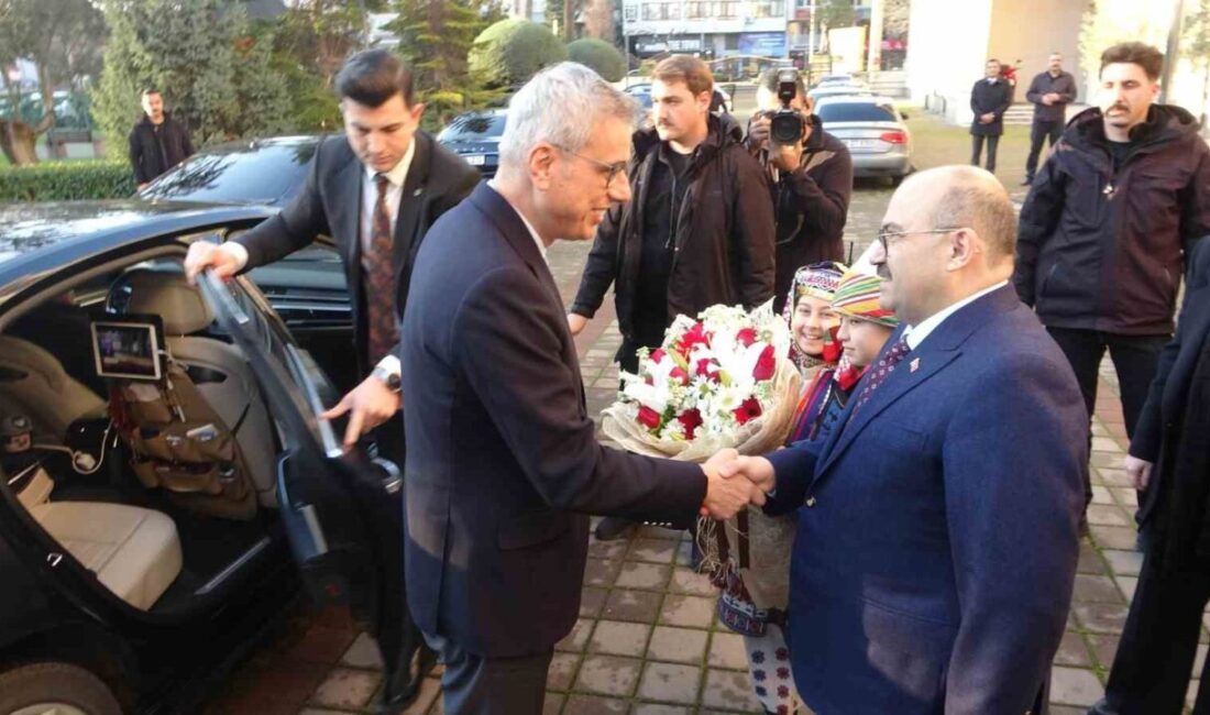 Balıkesir’i ziyaret eden Sağlık Bakanı Kemal Memişoğlu, sağlıklı topluma işaret
