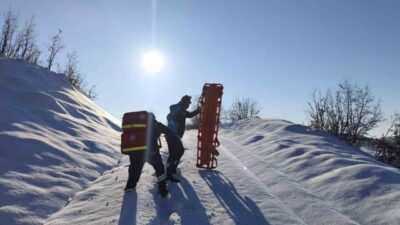 Diyarbakır’da UMKE ekibi, jandarmayla birlikte 1,5 kilometrelik zorlu yolu yürüyerek