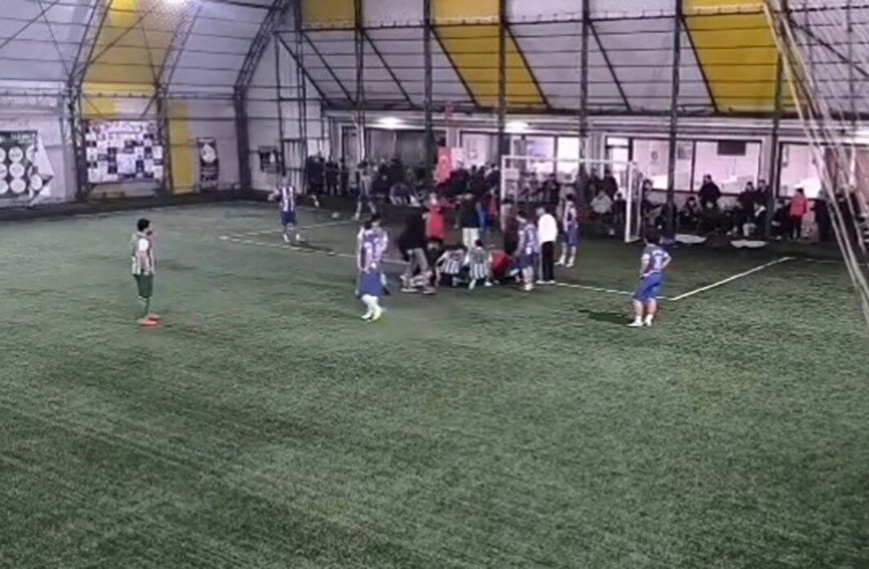 Tekirdağ’da halı saha turnuvası maçında kafasına aldığı darbe sonucu dili