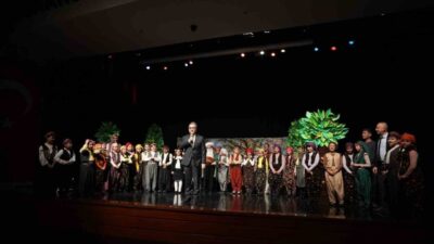 Eskişehir Şehit Soner Özübek Okulları tarafından sahnelenen “Gülmek Serbest, Akıl