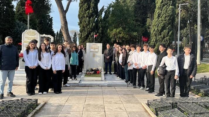 Türk edebiyatının öncü isimlerinden, şair Süleyman Nazif, Edirnekapı Şehitliği’ndeki kabri