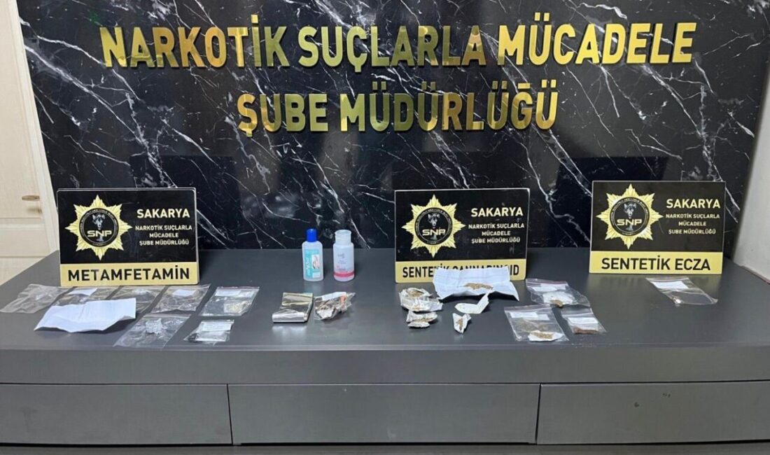 Sakarya’da emniyet ekiplerince uyuşturucu maddeler ile mücadele çerçevesinde gerçekleştirilen operasyonlarda