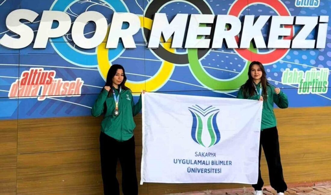 Sakarya Uygulamalı Bilimler Üniversitesi (SUBÜ) öğrencileri, Burdur’da düzenlenen Kick Boks