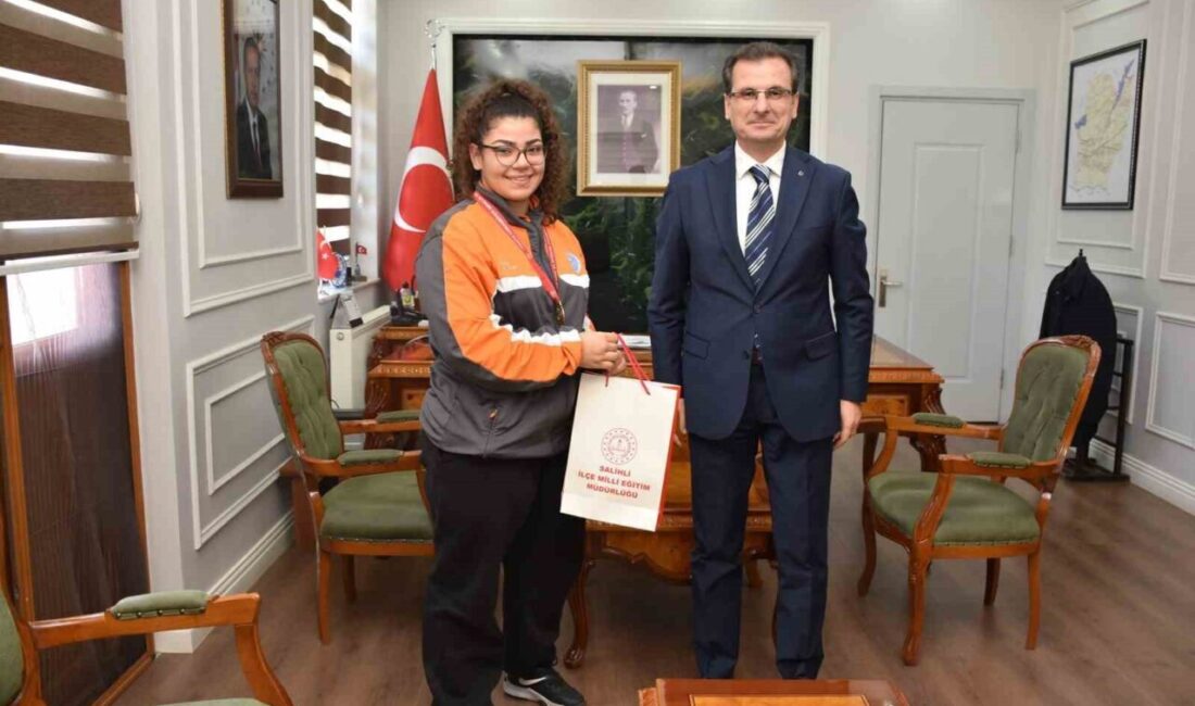 Manisa’nın Salihli ilçe Kaymakamı Ali Güldoğan, Gençler Okul Sporları Judo