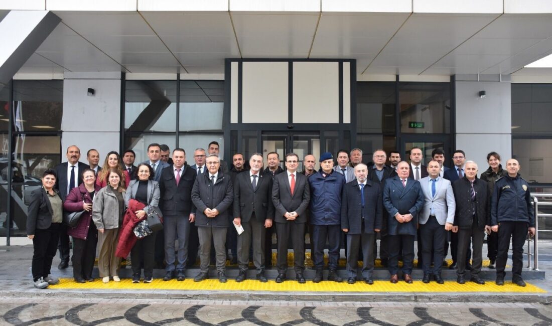 Manisa’nın Salihli ilçesinde gerçekleştirilen İlçe İdare Şube Başkanları Toplantısında ilçe